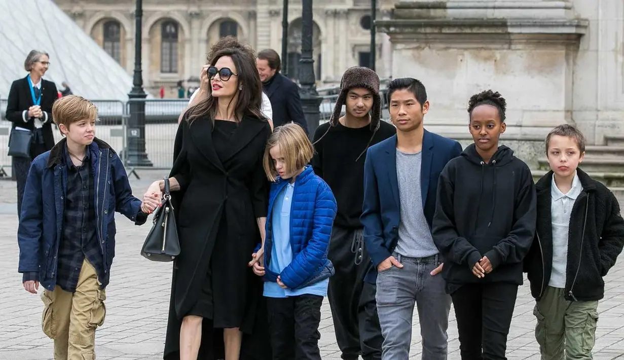 Dilansir dari HollywoodLife, Angelina Jolie benar-benar mengedepankan anaknya serta kariernya dalam berakting. (Travel + Leisure)