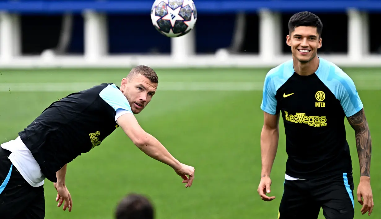 Milan akan terlebih dahulu bertindak sebagai tuan rumah. Setelah itu, Inter akan ganti 'menjamu' mereka di stadion yang sama. (AFP/Gabriel Bouys)