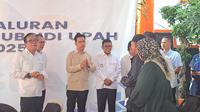 Wakil Presiden Indonesia Gibran Rakabuming Raka, pantau langsung pembagian Bantuan Subsidi Upah (BSU) terhadap ratusan penerima di Kantor Pos Cabang Utama Tangerang, di Jalan Daan Mogot Kota Tangerang, Rabu (16/7/2025) (Liputan6.com/Pramita Tristiawati)