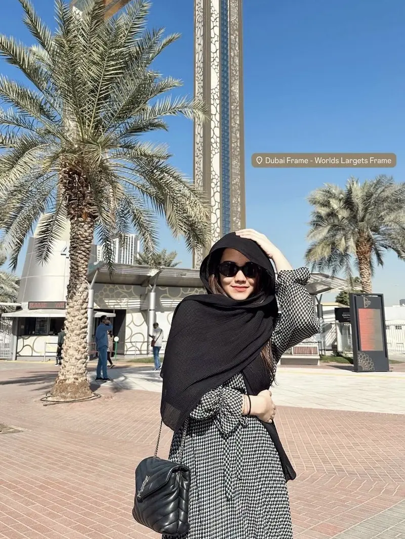 Gaya Aaliyah Massaid di Hari Pertama Kunjungannya ke Dubai