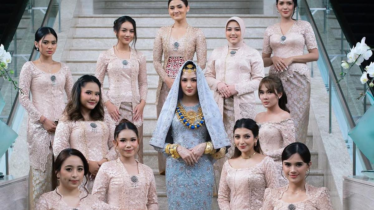 6 Gaya Bridesmaid Ochi Rosdiana di Pernikahannya, Audi Marissa hingga Hana Saraswati Tampil Menawan