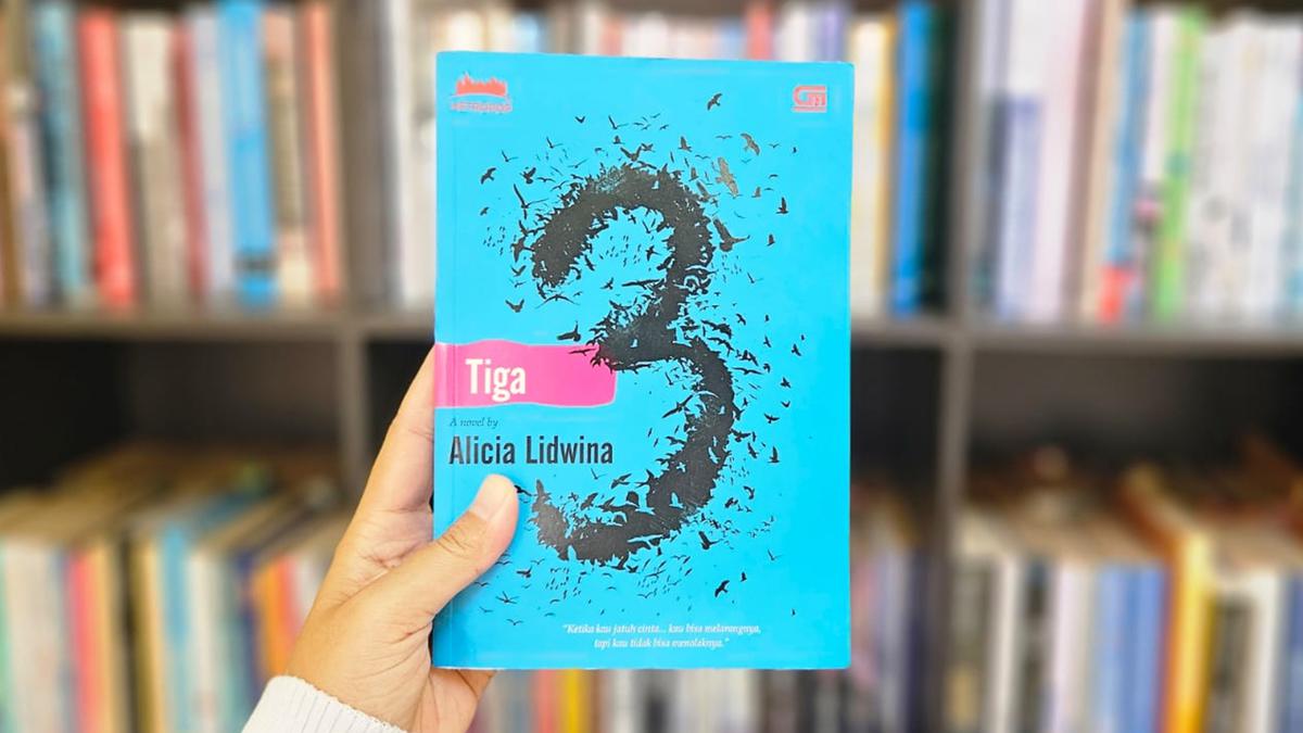 Review Buku Novel 3 (Tiga)