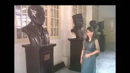Pada usia 17 tahun, Gayatri Wailissa sudah menguasai 14 bahasa seperti Inggris, Arab, Jepang, Spanyol, Jerman, Perancis, Mandarin, Italia. (twitter.com/MissGayatriWLSS)