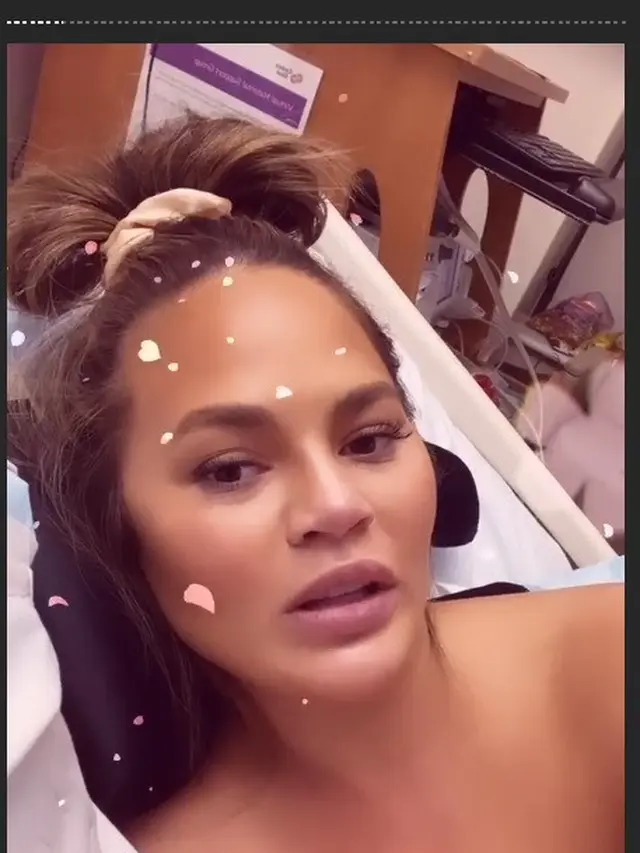 Chrissy Teigen (Instagram/ chrissyteigen)