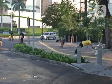 Aktivitas warga di Bundaran HI, Minggu (15/3/2020). Hari bebas kendaraan bermotor (HBKB) atau car free day (CFD) di sepanjang Jalan MH Thamrin dan Jalan Jenderal Sudirman akan ditiadakan selama dua pekan atau pada 15 Maret dan 22 Maret 2020. (Liputan6.com/Herman Zakharia)