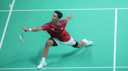 Tunggal putra Indonesia, Alwi Farhan, saat melawan Moh. Zaki Ubaidillah pada laga final nomor tunggal putra SEA Games 2025 di Thammasat University Rangsit Campus, Pathum Thani hari Minggu (14/12/2025). (Bola.com/Bagaskara Lazuardi)