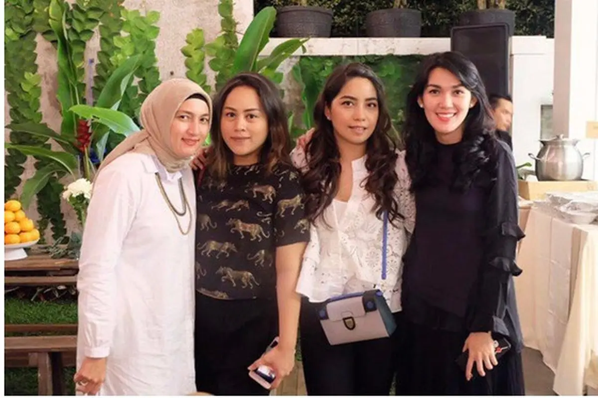 Potret Terbaru Sarah Amalia, Mantan Istri Ariel NOAH yang Kini Berhijab