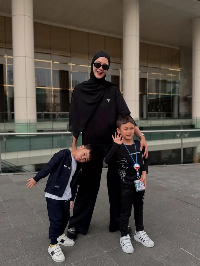 Paula Verhoeven menikmati quality time bersama kedua buah hatinya (Instagram/@paula_verhoeven)