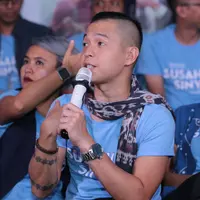 Penulis, sutradara sekaligus aktor, Ernest Prakasa mengakui bahwa film Susah Sinyal adalah film yang memiliki banyak tantangan. (Adrian Putra/Bintang.com)
