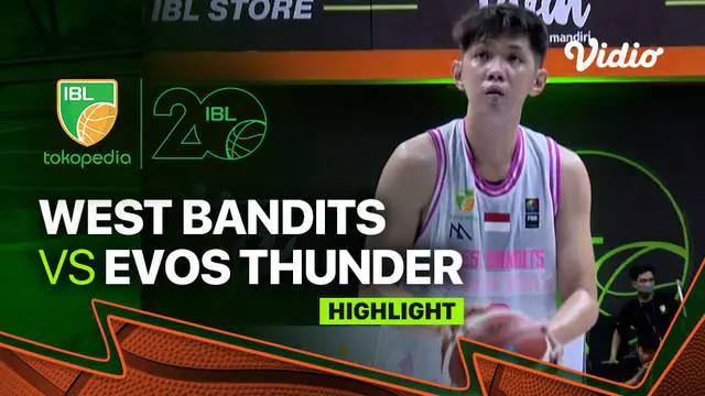 Berita video highlights laga pembuka IBL 2023 antara West Bandits Solo melawan Evos Thunder Bogor yang berakhir dengan skor 54-50, Sabtu (14/1/2023) pagi hari WIB.