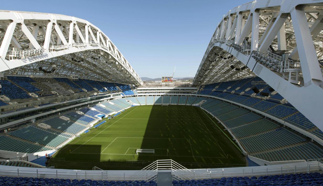 Fisht Olympic stadium menampung sekitar 40.000 tempat duduk di Sochi, Rusia, (1/3/2018). Stadion tersebut akan menjadi saksi laga perdana Portugal melawan Spanyol. (AP/Artur Lebedev,File)