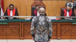 Majelis Hakim Pengadilan Negeri Jakarta Barat (PN Jakbar) memvonis Mantan Kapolda Sumatera Barat, Irjen Teddy Minahasa dalam kasus peredaran Narkoba dengan hukuman penjara seumur hidup. (Liputan6.com/Herman Zakharia)