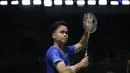 Pebulu tangkis tunggal putra Indonesia, Anthony Ginting merayakan kemenangan atas wakil Thailand, Kantaphon Wangcharoen dalam babak kualifikasi Indonesia Masters 2026 di Istora, Senayan, Selasa (20/01/2026). (Bola.com/Bagaskara Lazuardi)