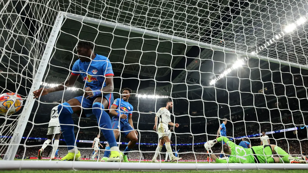 Foto: Selamat dari Malu di Santiago Bernabeu, Real Madrid Melaju ke Perempat Final Liga Champions dengan Skor Imbang 1-1