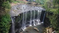 Indonesia juga memiliki air terjun yang mirip dengan air terjun Niagara, Sumatera Selatan, Jumat (10/10/2014) (Liputan6.com/Faizal Fanani)