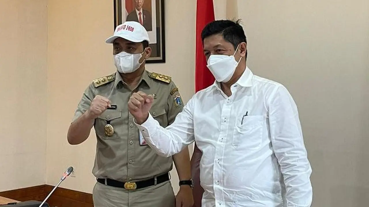 Wagub DKI Jakarta Ahmad Riza Patria bersama Julizar Idris