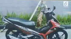Seorang wanita kehilangan motornya karena dicuri. Kesedihannya ia tulis dalam sebuah surat yang membuat warganet sedih.