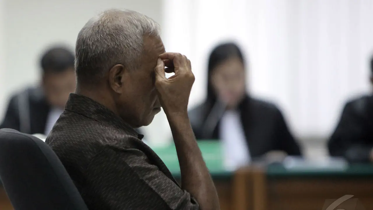 Ekspresi Bupati Biak Usai Dituntut Jaksa 6 Tahun Penjara