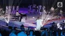 Sepanjang konser, penonton hanyut dalam irama lagu romantis galau ala Kahitna. (Liputan6.com/Helmi Fithriansyah)