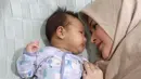 "Nggak (ada kendala) sih, seneng banget (jadi ibu), lagi happy-happy-nya sama baby gitu. Dua-duanya (ia dan Roger) lagi fokus ke baby," kata Cut Meyriska saat menjadi bintang tamu dalam acara talk show yang dipandu Feni Rose beberapa waktu lalu. (Instagram/cutratumeyriska)