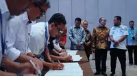 Sekretaris Jenderal Kementerian Lingkungan Hidup dan Kehutanan (KLHK) Bambang Hendroyono sedang ditemani Gubernur Sulsel Andi Sudirman Sulaeman (Liputan6.com/Ahmad Yusran)