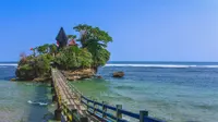 Pantai Balekambang (sumber: iStock)