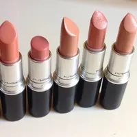 Supaya penampilan kamu makin mempesona, pilih lipstik nude yang sesuai warna kulit. (Foto: YouTube.com)