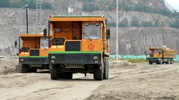 Truk nirawak terlihat di Tambang Sandaozhuang milik China Molybdenum Co., Ltd., Luanchuan, Henan, China, 12 Agustus 2020. Dengan kecepatan tinggi dan tingkat latensi rendah, teknologi 5G memungkinkan pekerja mengendalikan kendaraan dan mesin dari jarak jauh dengan presisi tinggi. (Xinhua/Li An)
