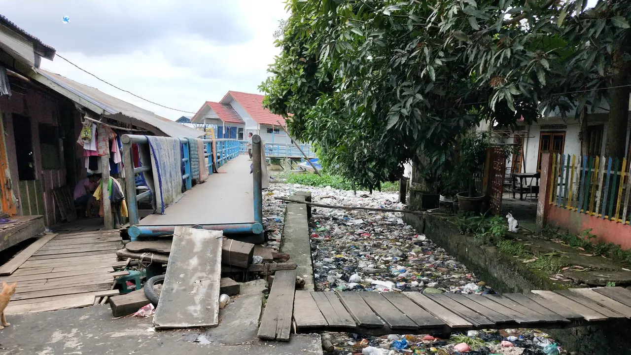 Lautan Sampah di Sungai Musi Ancam Pasokan Air Bersih di Palembang