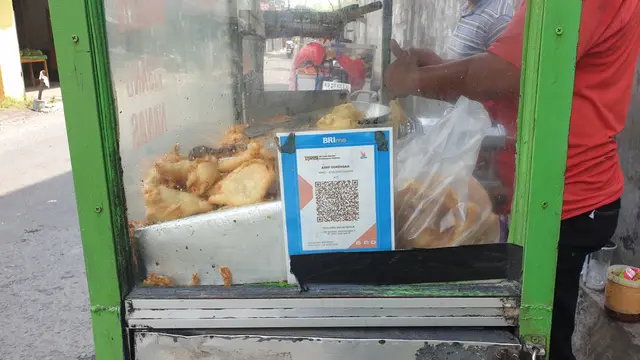 Merantau dari Kuningan, Asep Tekuni Usaha Gorengan dengan Omzet Rp500 Ribu Sehari