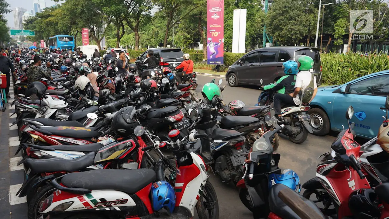 Ada Pertandingan Persija vs Persib, Parkir Liar Menjamur di Senayan