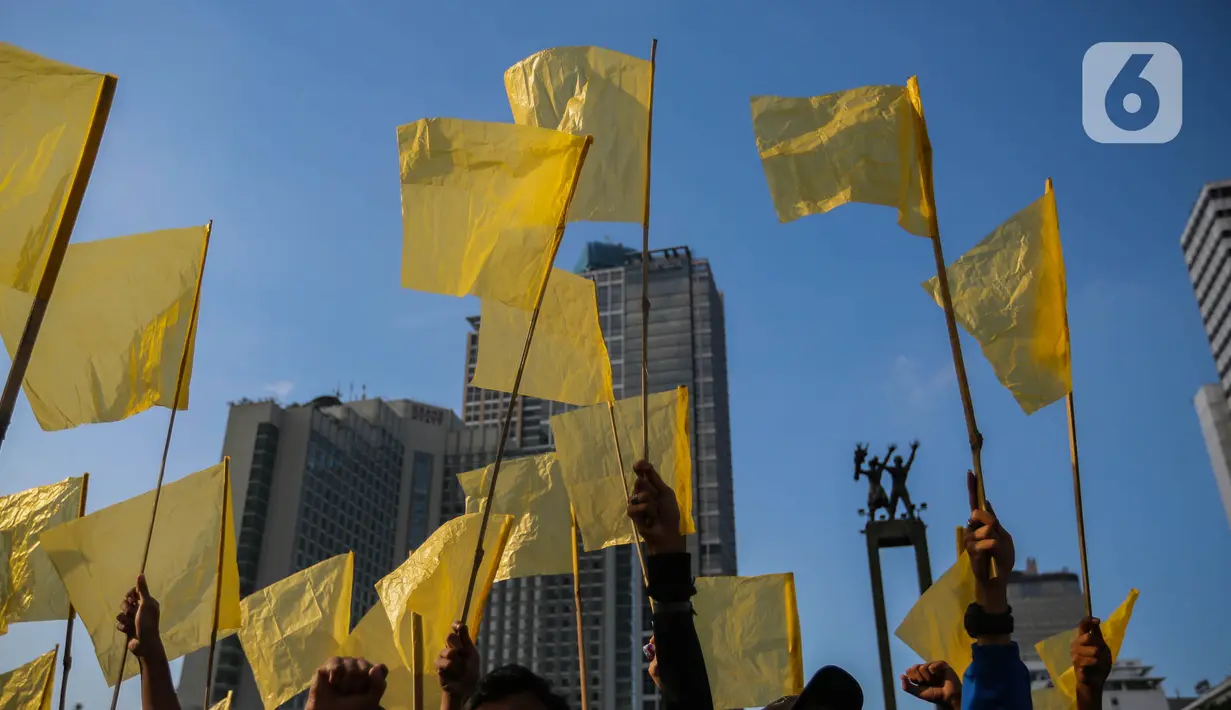 Mereka mendesak segera dihentikan segala praktik-praktik Korupsi Kolusi dan Nepotisme (KKN) serta pola kecurangan pada Pemilu 2024 mendatang. (Liputan6.com/Angga Yuniar)