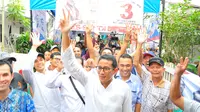 Senam Bareng Sandi, Warga Cipayung Heboh Hingga Foto Bersama