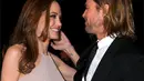 Kabar bahagia datang dari Brad Pitt dan Angelina Jolie. Bukan untuk rujuk, namun keduanya berusaha untuk memperbaiki hubungannya demi anak-anak, meskipun bukan sebagai suami-istri. (AFP/Bintang.com)