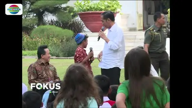 Presiden Joko Widodo ajak anak-anak bermain di Istana Merdeka, Jakarta. Presiden ingatkan anak tak hanya bermain gawai.