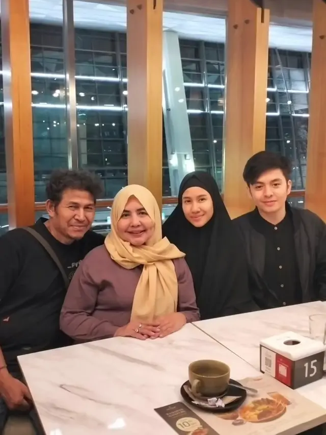 Shenina Cinnamon dan Angga Yunanda