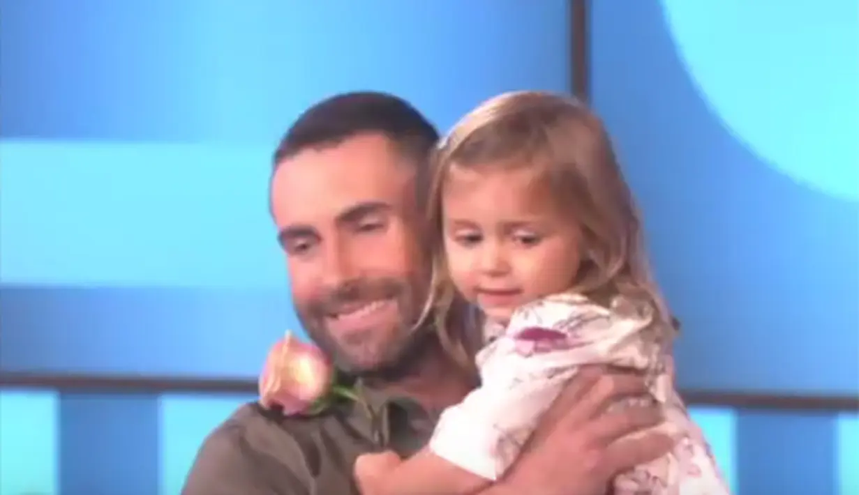 Adam Levine telah bertemu penggemar setianya, bocah berusia tiga tahun bernama Mila.  (Via Youtube.com)