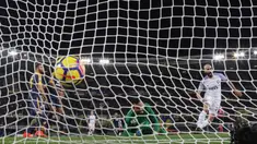 Aksi pemain Inter Milan, Borja Valero saat membobol gawang Verona pada lanjutan Serie A di Bentegodi stadium, Verona, (30/10/2017). Inter Milan menang 2-1. (Filippo Venezia/ANSA via AP)