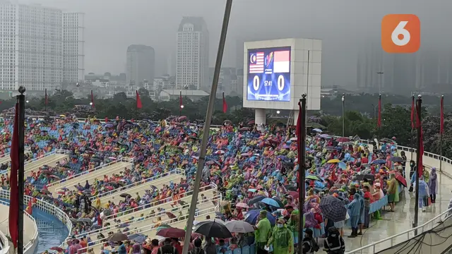 Suasana Stadion My Dinh