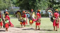 Tari Ebeg (sumber: wikimedia commons)