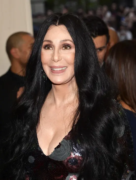 Cher pernah menikah dengan penyanyi sekaligus penulis lagu, Sonny Bono ketika Cher masih berusia 18 tahun. Mereka sempat merilis album bersama namun pada tahun 1975 keduanya memutuskan untuk bercerai. (Bintang/EPA)
