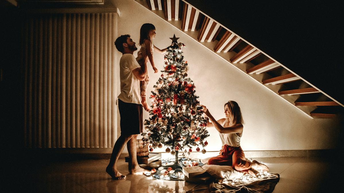 21 Tradisi Unik Natal, Perayaan Selama 5 Bulan hingga Api untuk Usir Makhluk Jahat