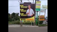 Sales mobil Toyota di Pekalongan mirip kandidat calon Pilkada. (Istimewa)