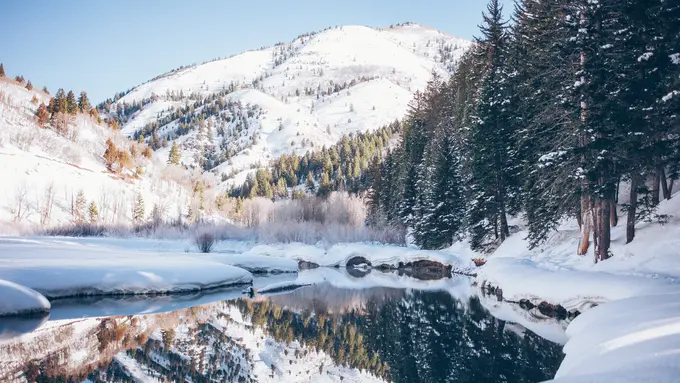 Ilustrasi Gunung bersalju