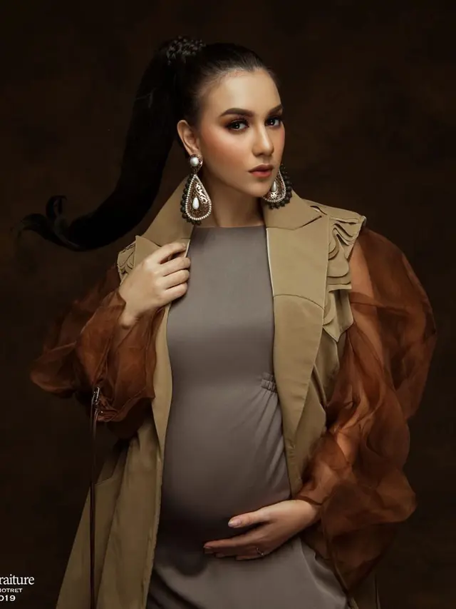 7 Gaya Maternity Shoot Irish Bella, Seperti Boneka Hidup