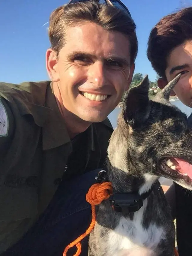 Disebut Tarzan Kalimantan, Ini 6 Potret Andrew Kalaweit Bareng Anjing Peliharaan