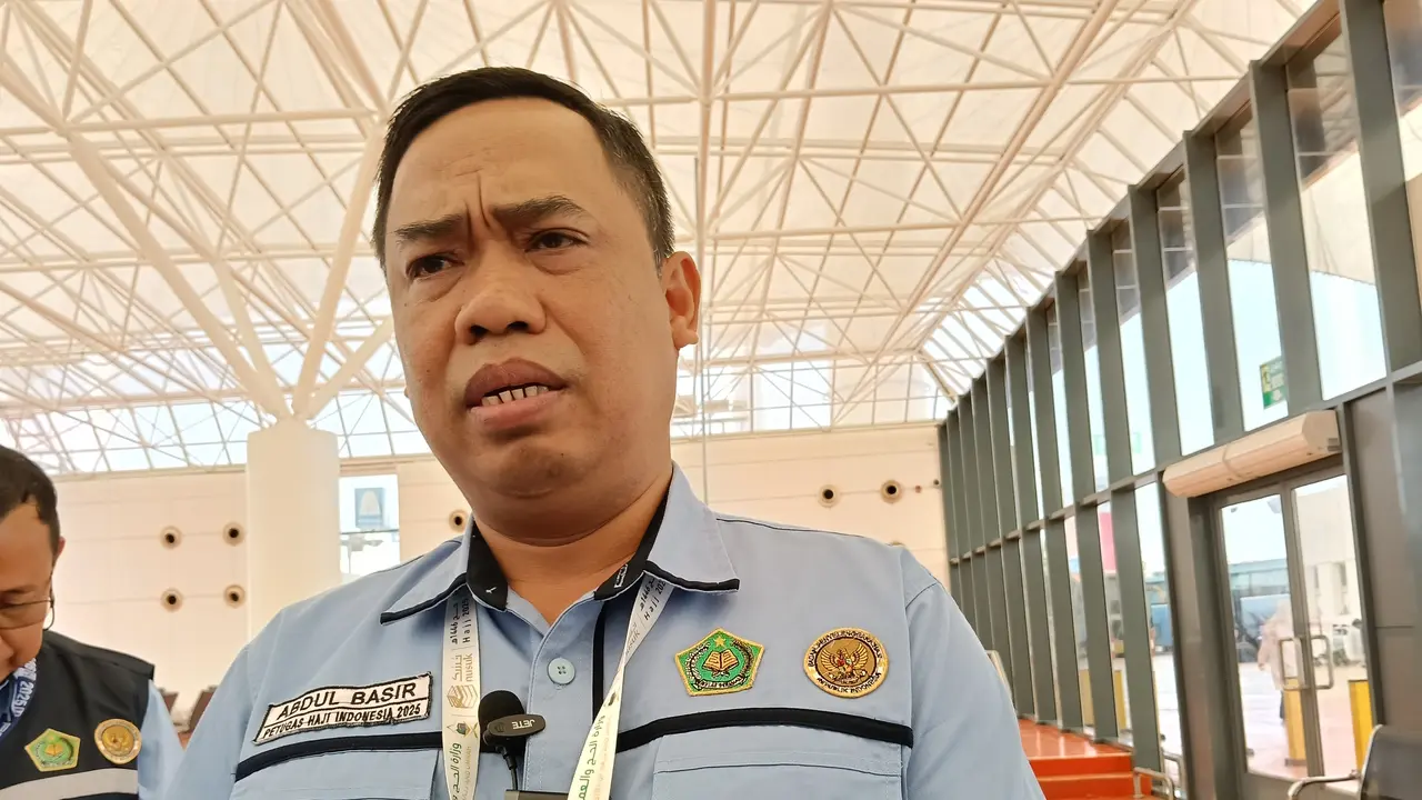 Kepala Daerah Kerja Bandara PPIH Arab Saudi Abdul Basir kepada Media Center Haji di Jeddah, Selasa (20/5/2025). (Liputan6.com/Dinny Mutiah)