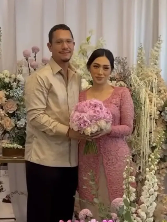 Calon Istri Angga Maliq & D'Essentials saat Tunangan