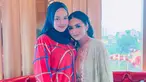 Krisdayanti menghadiri Sunway-Malaysian AIDS Foundation Red Ribbon Gala 2022 yang digelar di Malaysia belum lama ini. KD yang ikut memeriahkan acara di atas panggung juga membawa pulang penghargaan Inspiration Award dari ajang tersebut. Tak hanya itu, istri Raul Lemos ini juga menyempatkan diri untuk bertemu dengan Siti Nurhaliza.(Liputan6.com/IG/@ctdk)