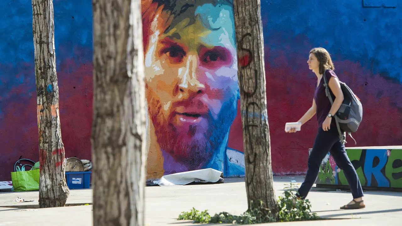 FOTO: Wajah Lionel Messi Menghiasi Sudut Kota Barcelona